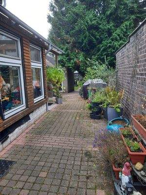 Windfang mit Durchgang zum Garten