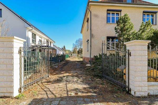 Zufahrt zum Grundstück Blickwinkel F