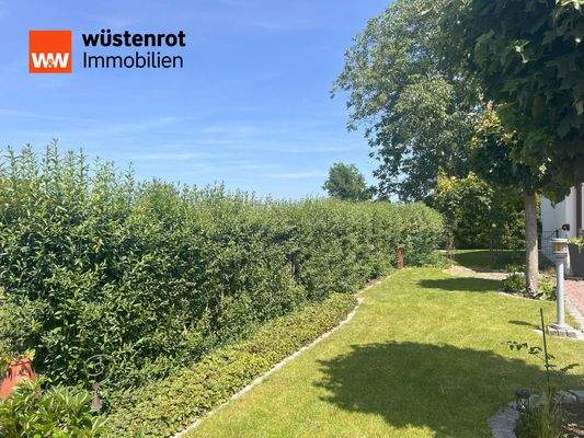 Gepflegte Außenanlage