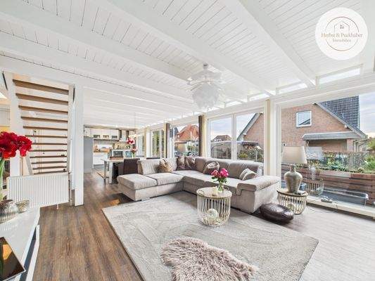 Wohn- und Essbereich mit offener Küche