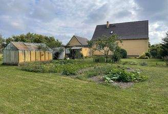 Garten und Wohnhaus Südseite