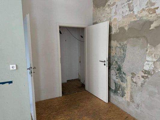 Ausgang zum Keller und Hof 