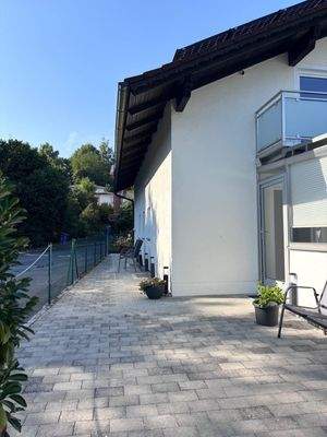 Seitlicher Stellplatz im Erdgeschoss