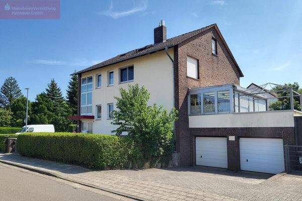 Wintergarten/Doppelgarage rechts