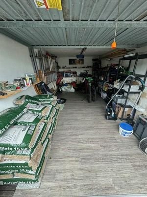 9 Garage innen