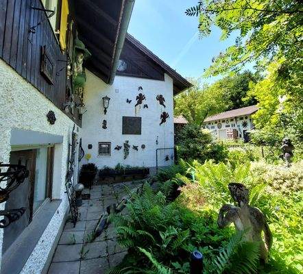 LeBa aussen Vorgarten Altbau 1.jpg