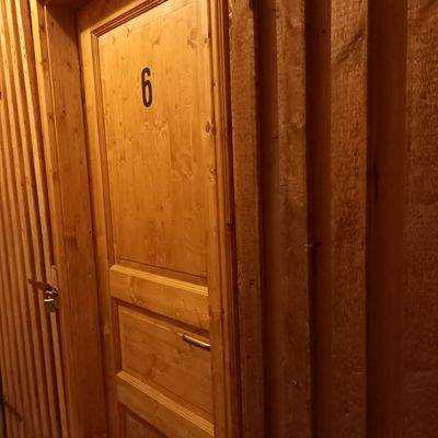 Tür zu Kellerabteil