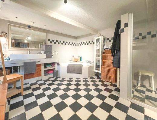 ...einer Eckbadewanne