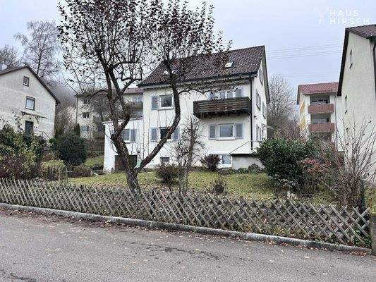 Front von der ruhigen Seitenstraße aus