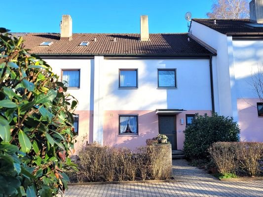 Hausansicht mit Eingangsbereich