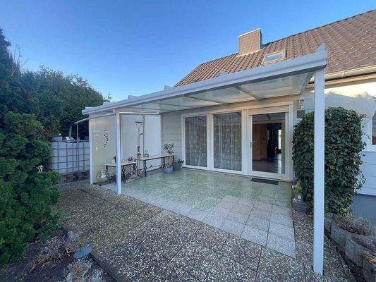 Überdachte Südterrasse