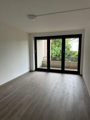 Helles Zimmer mit Fenster