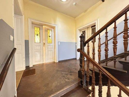 Treppenhaus/ Wohnungstür