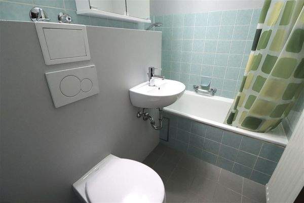 Teilmodernisiertes Bad