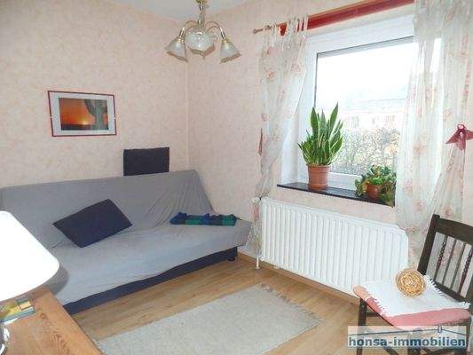 Kinderzimmer/ Büro 1