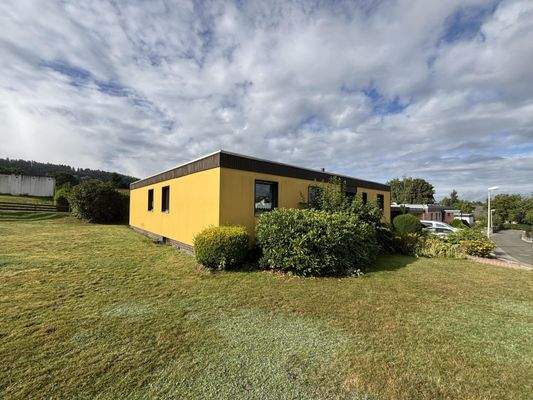 Wohnhaus und großer Garten