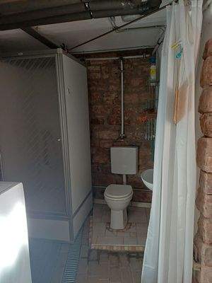 Keller/Duschbad in Waschküche