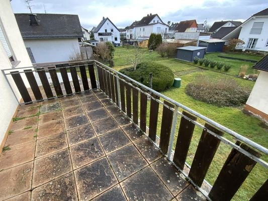 Blick vom Balkon in den Garten