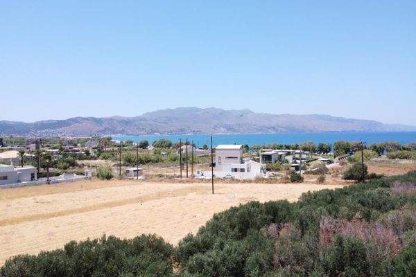 Kreta, Tavronitis: Schönes Grundstück mit Meerblick und hoher Baukapazität zu verkaufen