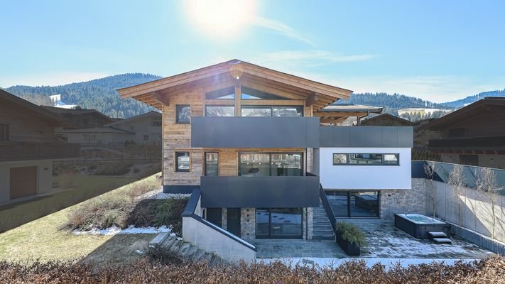 KITZIMMO-Exklusive Luxusvilla mit Kaiserblick in Toplage - Immobilien Going.