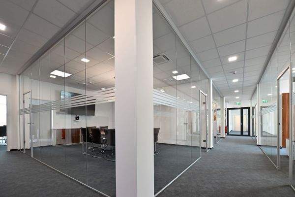 Besprechungsraum &amp;  Flur