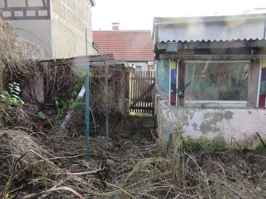 Zugang zum Garten mit Überdachung