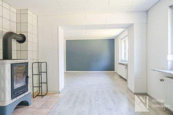 Wohn- Esszimmerbereich mit Kamin im EG