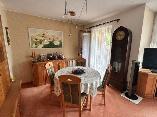 Wohnzimmer mit Ausgang zur Terasse