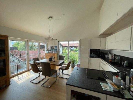 Wohn- Esszimmer mit stylisher offener Küche