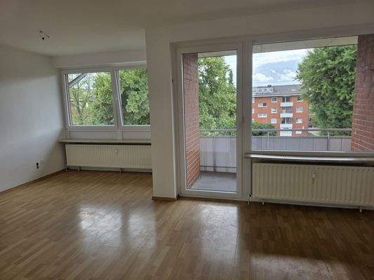 Wohnzimmer mit Loggia.jpg