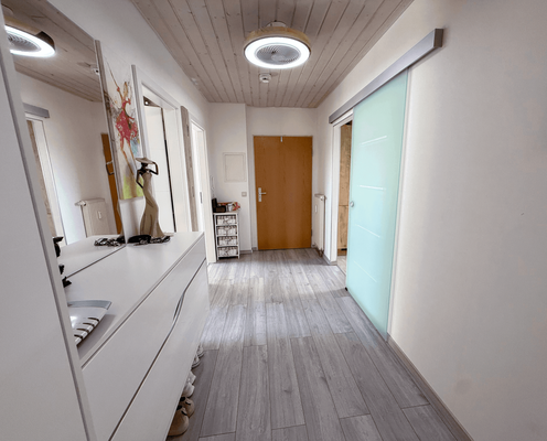 Moderner heller Flur