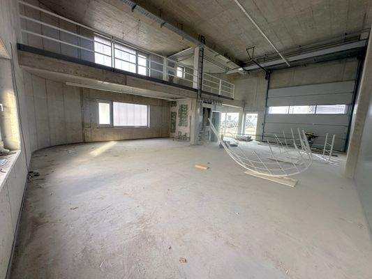 Ansicht EG-Halle mit Galerie rechte Teil