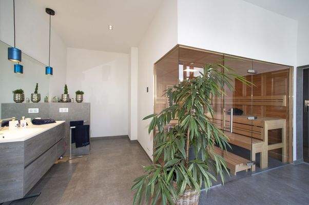 Luxus - Bad mit Sauna 