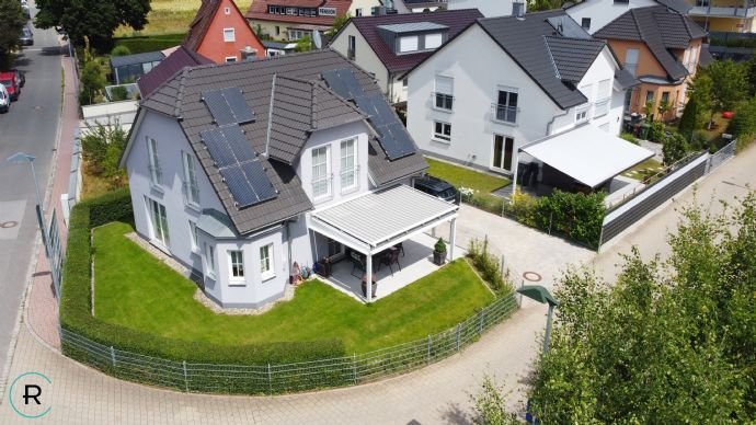 Modernes, freistehendes Einfamilienhaus in Feucht