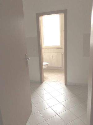 Raum Zugang Bad (AbstellflächeTrockner/Waschmaschine)