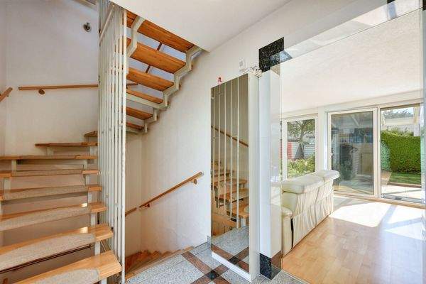 Eingang, TH &amp; Wohnen