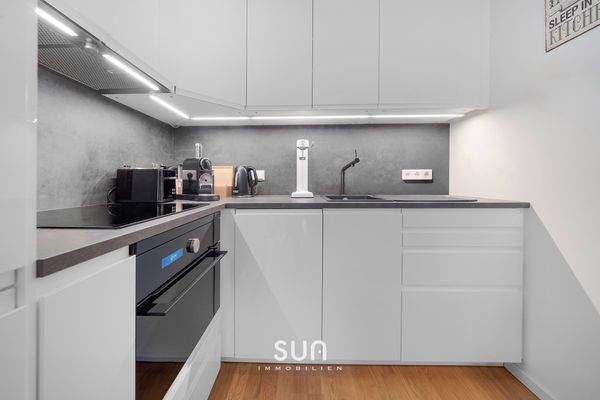 HOCHWERTIGE EINBAUKÜCHE