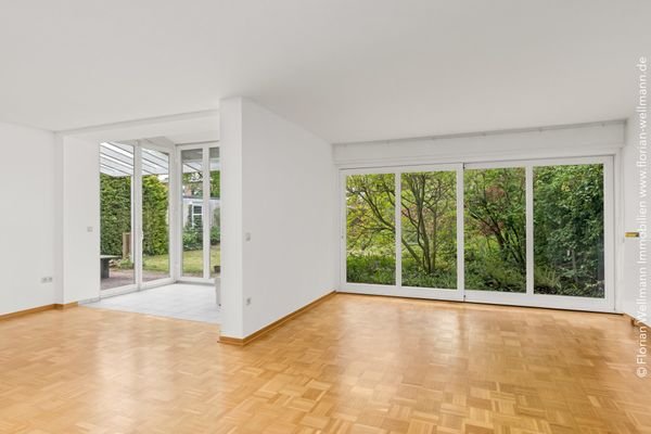 46,63 m² lichtdurchfluteter Wohn- / Essbereich mit traumhaften Gartenblick 