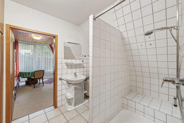 Zimmer 1 EG mit Dusche