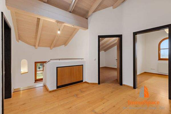 Blick von der Diele in die weiteren Zimmer im DG