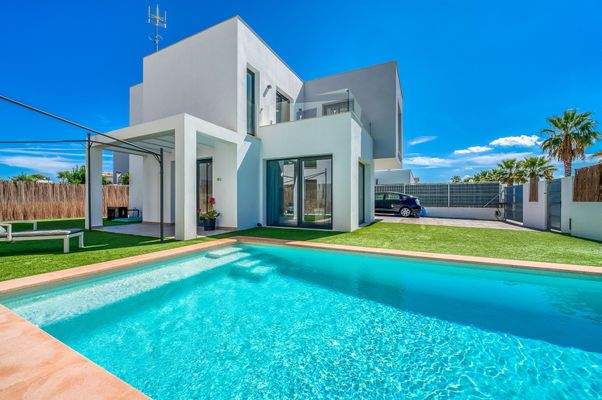 Moderne Villa mit Pool in Strandnähe in Can Picafort