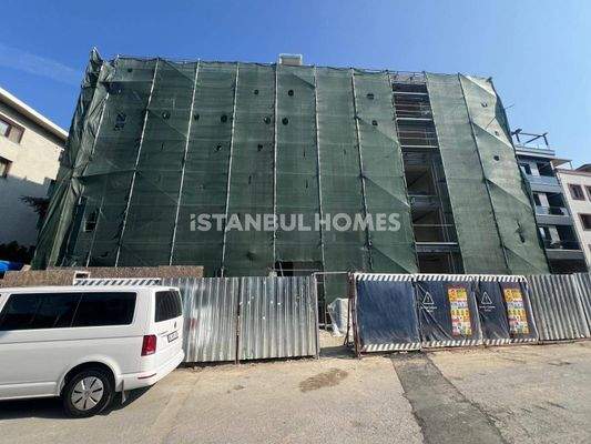 8-Bedroom Flat in a Complex with Parking in Üsküdar İstanbul