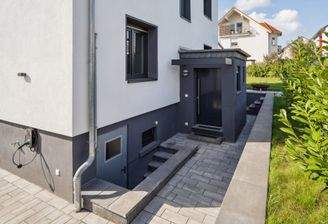 37005_005_Hauseingang