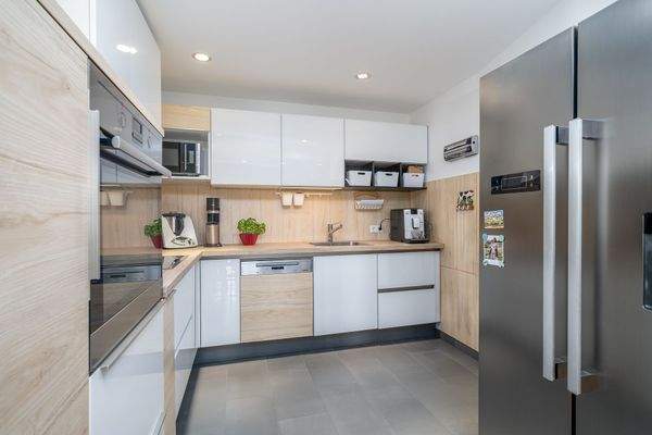 Küche mit Speisekammer