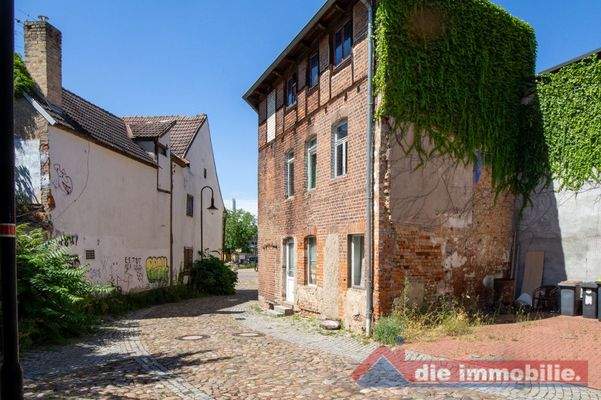 sanierungsbedürftiger Gebäudeteil