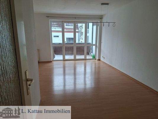 mit Zugang zum Balkon