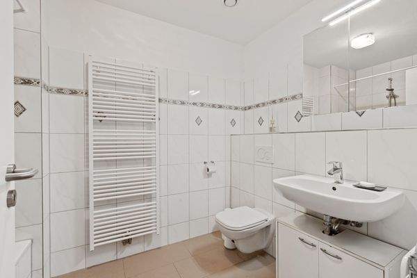 Obergeschoss: Bad mit Badewanne