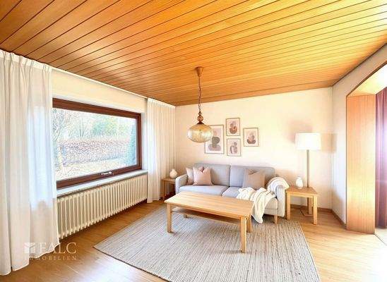 Wohnzimmer mit Essbereich EG - (KI generiert)