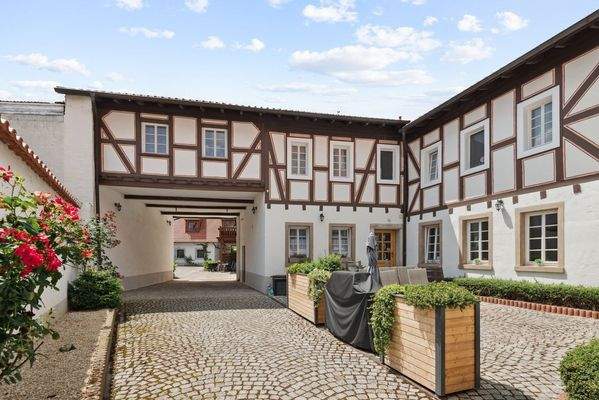 Torhaus vorderer und hinterer Hof