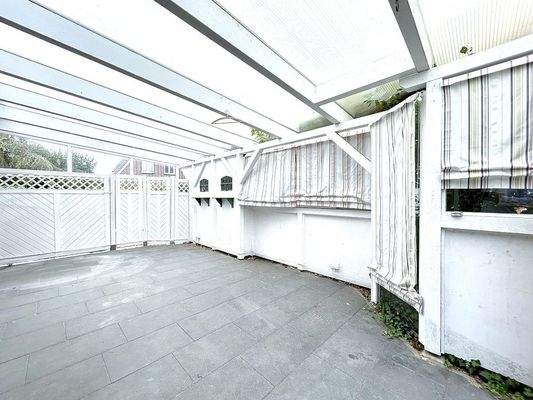 Überdachte Terrasse